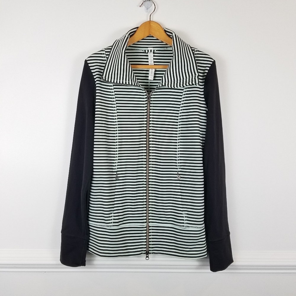 Lululemon Daily Yoga Jacket Size 12  A0313